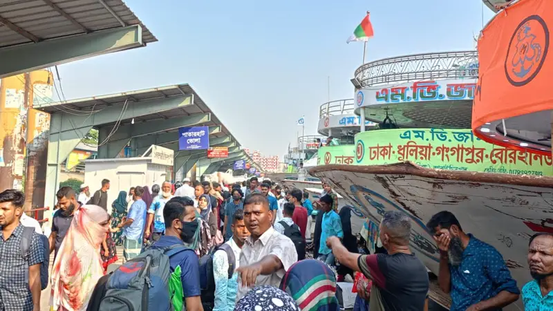 ‎ঘরে ফেরা নয়, যেন ন্যায্যতার যুদ্ধ: ঈদ ও দুর্ভোগের সমীকরণ