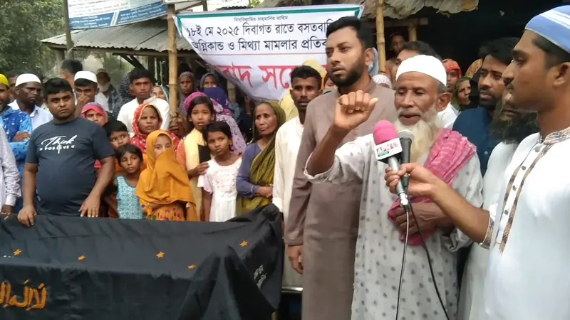 মিথ্যা মামলায় আসামী, মানসিক চাপে মৃত্যু: লাশ সামনে রেখে সংবাদ সম্মেলন মিথ্যা মামলায় আসামী, মানসিক চাপে মৃত্যু: লাশ সামনে রেখে সংবাদ সম্মেলন