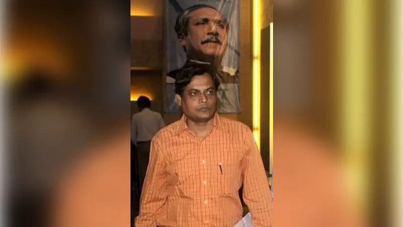 বৈষম্য বিরোধী ছাত্র আন্দোলনের হত্যা মামলার আসামি বেরেবির শিক্ষক মাহমুদ হক গ্রেপ্তার বৈষম্য বিরোধী ছাত্র আন্দোলনের হত্যা মামলার আসামি বেরেবির শিক্ষক মাহমুদ হক গ্রেপ্তার