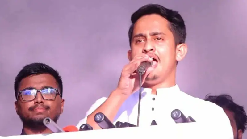 জনগণের মাঝেই ২৪-এর গণঅভ্যুত্থানের ইশতেহার: সারজিস আলম জনগণের মাঝেই ২৪-এর গণঅভ্যুত্থানের ইশতেহার: সারজিস আলম