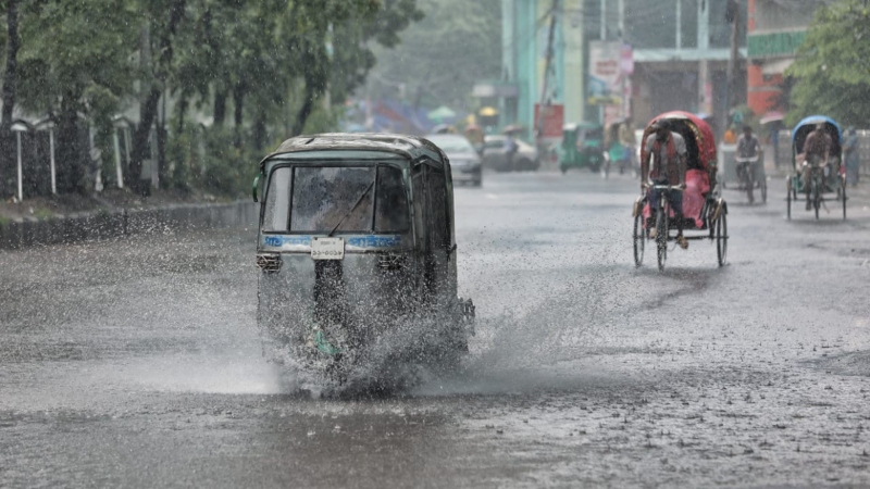 আগামী ২৪ ঘণ্টায় সারাদেশে ভারী বৃষ্টিপাতের পূর্বাভাস জানাল আবহাওয়া অধিদপ্তর আগামী ২৪ ঘণ্টায় সারাদেশে ভারী বৃষ্টিপাতের পূর্বাভাস জানাল আবহাওয়া অধিদপ্তর