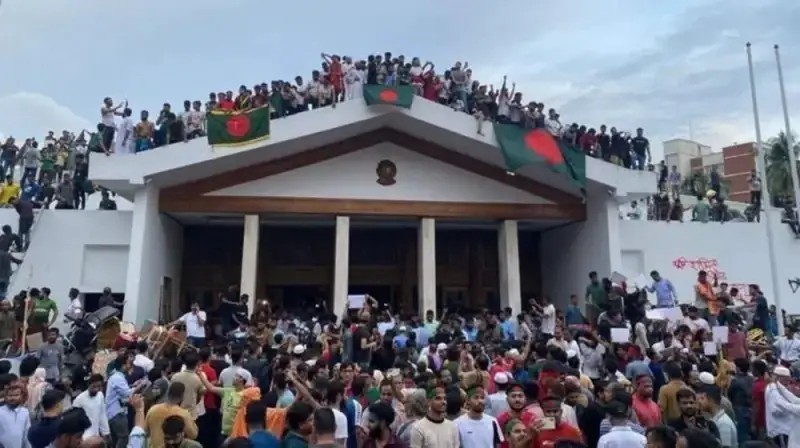 সংবিধান সংস্কার কমিশনের প্রতিবেদনে প্রধান পাঁচটি সুপারিশ পরিবর্তনের প্রস্তাবনা সংবিধান সংস্কার কমিশনের প্রতিবেদনে প্রধান পাঁচটি সুপারিশ পরিবর্তনের প্রস্তাবনা