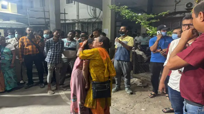 স্বপ্ন নিয়ে ওড়া, ছাই হয়ে ফেরা: ভারতের আকাশে লাশের বৃষ্টি স্বপ্ন নিয়ে ওড়া, ছাই হয়ে ফেরা: ভারতের আকাশে লাশের বৃষ্টি