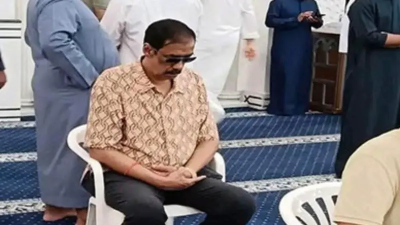 এবার আরব আমিরাতের মসজিদে দেখা মিলল শামীম ওসমানের এবার আরব আমিরাতের মসজিদে দেখা মিলল শামীম ওসমানের