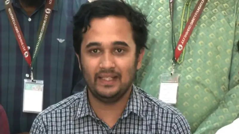 সারজিসের পর জুলাই শহিদ স্মৃতি ফাউন্ডেশন থেকে পদত্যাগ করলেন স্নিগ্ধ সারজিসের পর জুলাই শহিদ স্মৃতি ফাউন্ডেশন থেকে পদত্যাগ করলেন স্নিগ্ধ