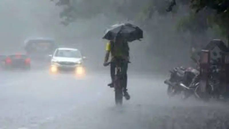 ঢাকাসহ দেশের বিভিন্ন অঞ্চলে বৃষ্টি, স্বস্তির সঙ্গে ভোগান্তিও ঢাকাসহ দেশের বিভিন্ন অঞ্চলে বৃষ্টি, স্বস্তির সঙ্গে ভোগান্তিও