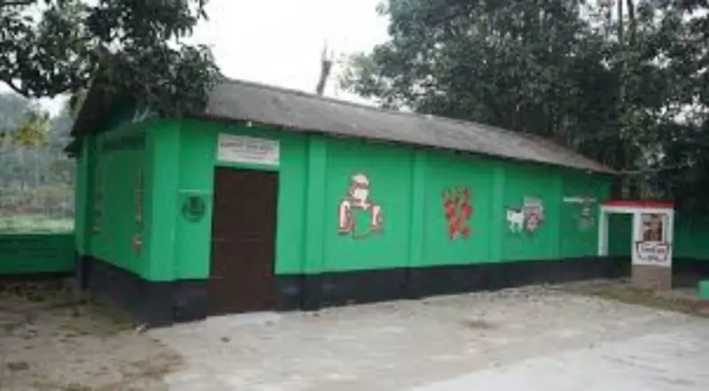 পল্লির ধুলো-মাটিতে স্কুল শিক্ষক গড়েছেন পাঠাগার ও জাদুঘর পল্লির ধুলো-মাটিতে স্কুল শিক্ষক গড়েছেন পাঠাগার ও জাদুঘর