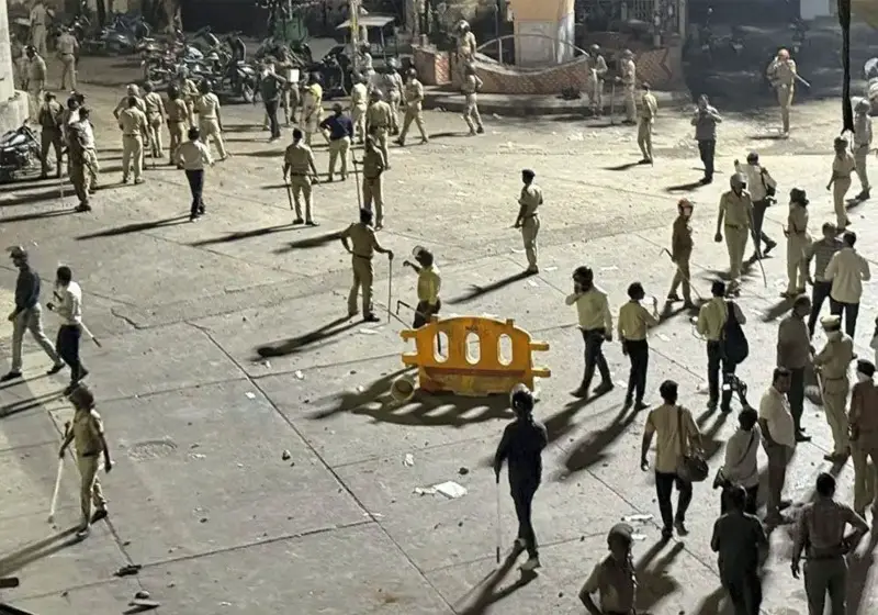 ধর্মীয় সহিংসতায় উত্তপ্ত ভারতের নাগপুর, কারফিউ জারি ধর্মীয় সহিংসতায় উত্তপ্ত ভারতের নাগপুর, কারফিউ জারি