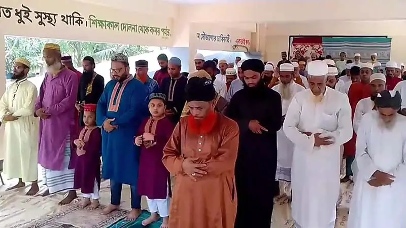 সৌদি আরবের সঙ্গে মিল রেখে পটুয়াখালীর ২১ গ্রামে ঈদ সৌদি আরবের সঙ্গে মিল রেখে পটুয়াখালীর ২১ গ্রামে ঈদ