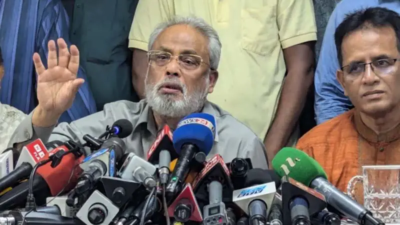 হাতি গর্তে পড়েছে ভেবে চামচিকা লাথি মারছে: জিএম কাদের হাতি গর্তে পড়েছে ভেবে চামচিকা লাথি মারছে: জিএম কাদের
