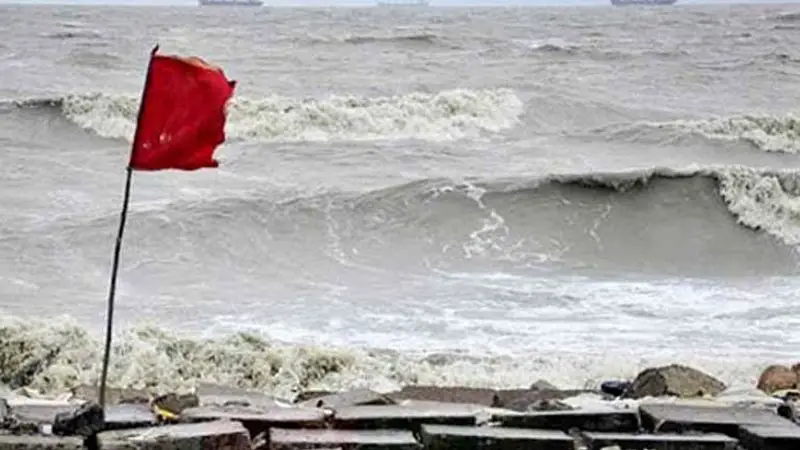 চার সমুদ্রবন্দরে ৩ নম্বর সতর্ক সংকেত চার সমুদ্রবন্দরে ৩ নম্বর সতর্ক সংকেত