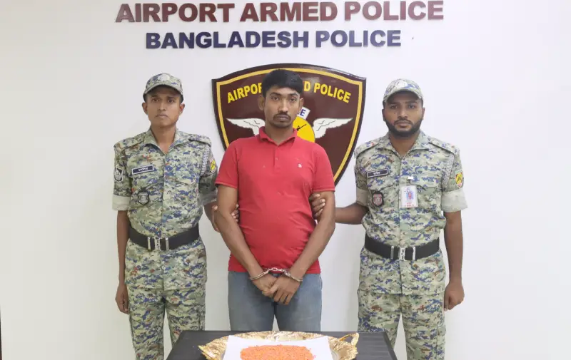 পেটের ভেতর বিমানযাত্রীর ইয়াবা বহন: এয়ারপোর্ট ৩০৮০ পিস ইয়াবাসহ আটক ১ পেটের ভেতর বিমানযাত্রীর ইয়াবা বহন: এয়ারপোর্ট ৩০৮০ পিস ইয়াবাসহ আটক ১