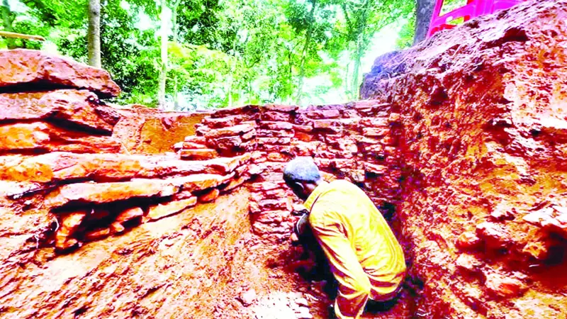 অতীশ দীপঙ্করের পণ্ডিত বিহারের খনন কাজ বন্ধ অতীশ দীপঙ্করের পণ্ডিত বিহারের খনন কাজ বন্ধ