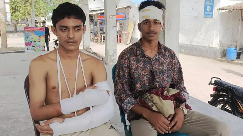 ডাসারে কলেজ শিক্ষার্থীদের ওপর হামলা ॥ অধ্যক্ষের অপসারনের দাবী ডাসারে কলেজ শিক্ষার্থীদের ওপর হামলা ॥ অধ্যক্ষের অপসারনের দাবী