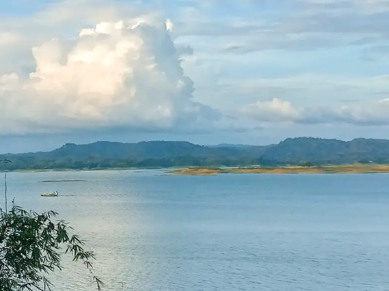 প্রবল বর্ষণে রাঙামাটির জনজীবন বিপর্যস্ত, শহরের বিভিন্ন স্থানে পাহাড়ধস
