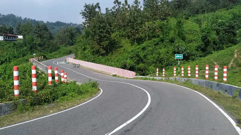 খাগড়াছড়িতে পুলিশের সামনেই শিক্ষার্থীদের সড়ক অবরোধ খাগড়াছড়িতে পুলিশের সামনেই শিক্ষার্থীদের সড়ক অবরোধ