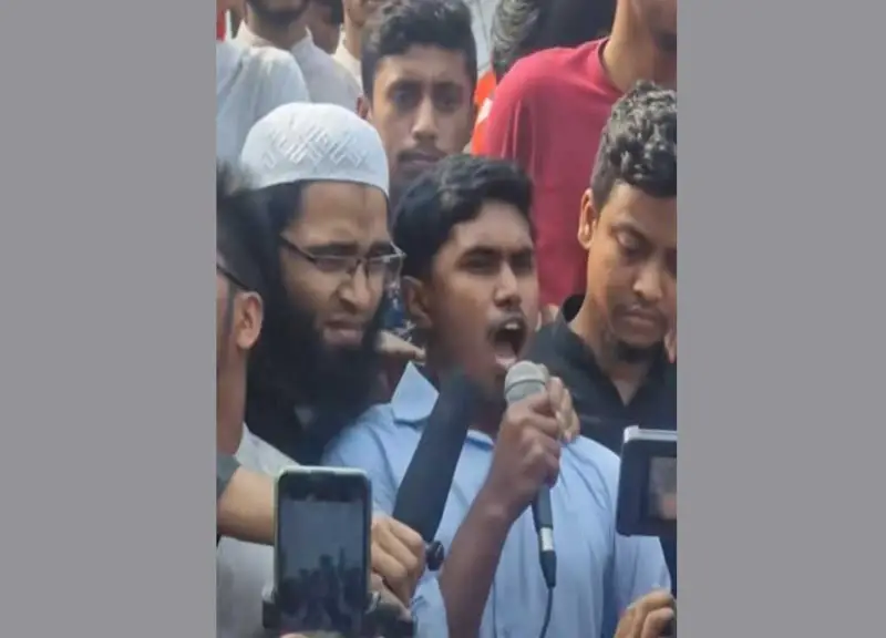 আওয়ামী লীগকে রাজনীতিতে ফিরিয়ে আনতে হলে লাশের ওপর দিয়ে যেতে হবে: রাফি আওয়ামী লীগকে রাজনীতিতে ফিরিয়ে আনতে হলে লাশের ওপর দিয়ে যেতে হবে: রাফি