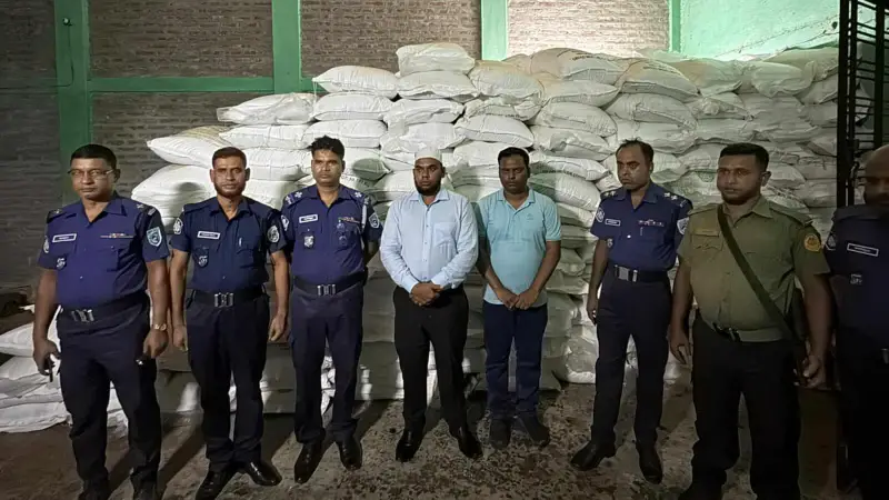 ঠাকুরগাঁওয়ে অবৈধভাবে মজুদকৃত ৯ লাখ টাকার সার জব্দ
