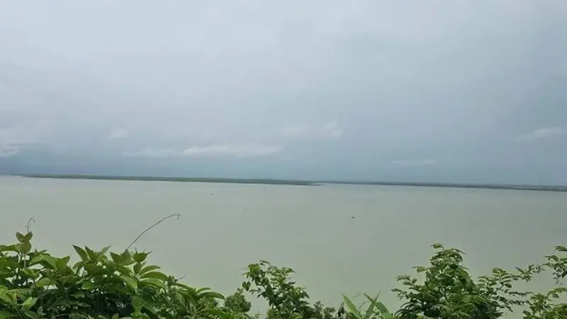 গোলার শব্দে কাঁপছে টেকনাফের কেরুনতলী