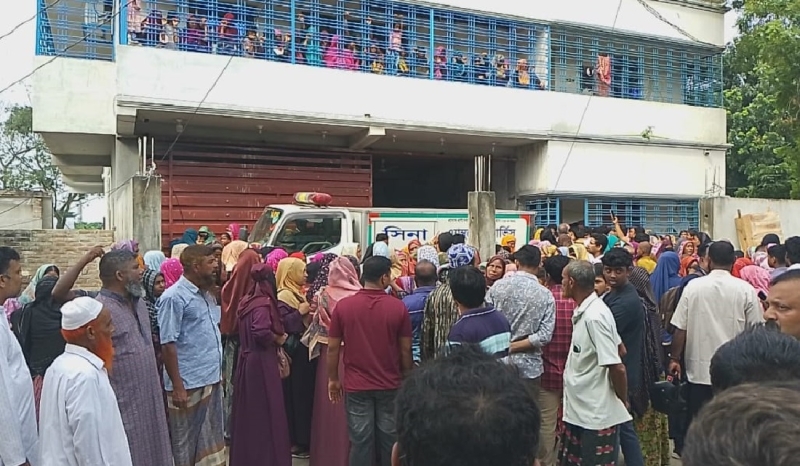 দৌলতপুরে দাফন হলো বিমান বিধ্বস্তে নিহত রজনী ইসলামের: এলাকায় শোকের ছায়া দৌলতপুরে দাফন হলো বিমান বিধ্বস্তে নিহত রজনী ইসলামের: এলাকায় শোকের ছায়া