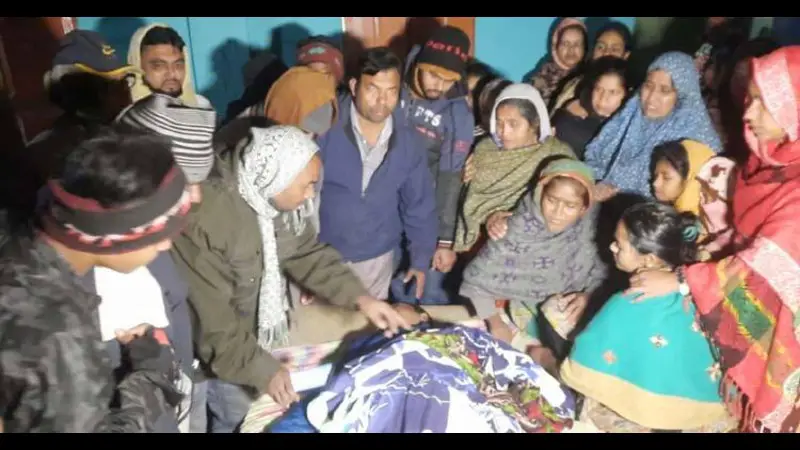 পুলিশের অভিযানে জাসদ নেতার ভাইয়ের মৃত্যু, ৩ পুলিশ অবরুদ্ধ পুলিশের অভিযানে জাসদ নেতার ভাইয়ের মৃত্যু, ৩ পুলিশ অবরুদ্ধ