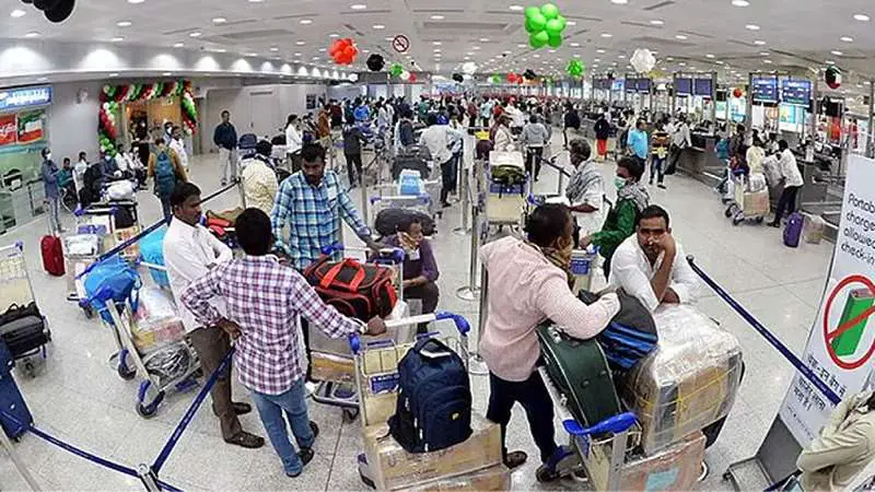 যে কারণে দুই মাসে ৬ হাজারের বেশি প্রবাসীকে ফেরত পাঠাল কুয়েত যে কারণে দুই মাসে ৬ হাজারের বেশি প্রবাসীকে ফেরত পাঠাল কুয়েত