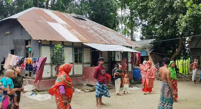 মাদারীপুরে দুর্গম চরে সন্ত্রাসী হামলা মাদারীপুরে দুর্গম চরে সন্ত্রাসী হামলা