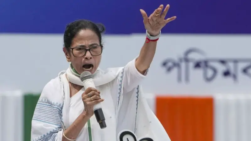 মোদির উপর ক্ষুব্ধ মমতা, কলকাতা থেকে তাড়াতে চান আওয়ামী লীগ নেতাদের মোদির উপর ক্ষুব্ধ মমতা, কলকাতা থেকে তাড়াতে চান আওয়ামী লীগ নেতাদের