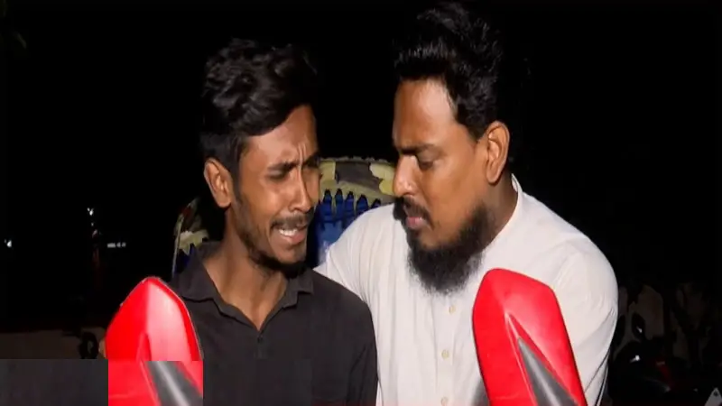 যে রিকশাচালকের সাথে একই জেলে ছিলেন আখতার; স্মৃতি হাতড়ে কাঁদলেন দুজনেই যে রিকশাচালকের সাথে একই জেলে ছিলেন আখতার; স্মৃতি হাতড়ে কাঁদলেন দুজনেই