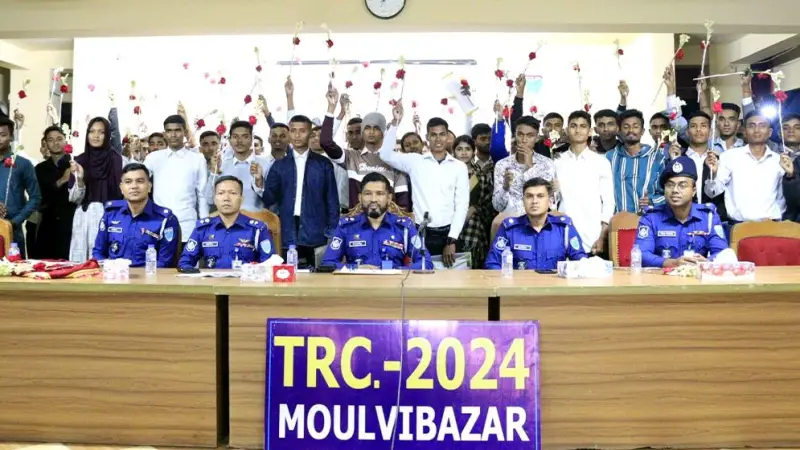 ১২০ টাকায় পুলিশে চাকরি পেলেন ৫৬ তরুণ-তরুণী ১২০ টাকায় পুলিশে চাকরি পেলেন ৫৬ তরুণ-তরুণী