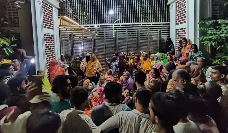 নারায়ণগঞ্জে মধ্যরাতে সাবেক মেয়র আইভীর বাসায় পুলিশের অভিযান নারায়ণগঞ্জে মধ্যরাতে সাবেক মেয়র আইভীর বাসায় পুলিশের অভিযান