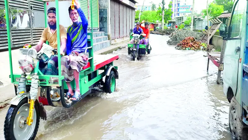 জোয়ারে ডুবছে খুলনা নগরীর দুই ওয়ার্ড জোয়ারে ডুবছে খুলনা নগরীর দুই ওয়ার্ড