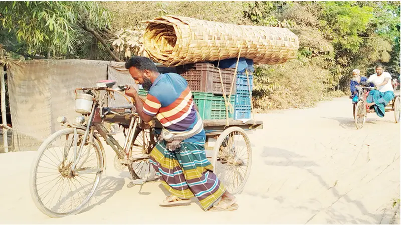 পাঁচ কিলোমিটার সড়কে ২০ গ্রামের মানুষের দুর্ভোগ পাঁচ কিলোমিটার সড়কে ২০ গ্রামের মানুষের দুর্ভোগ