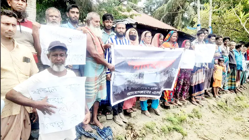 বাগেরহাটে নদী ভাঙনে উদ্বিগ্ন গ্রামবাসীদের মানববন্ধন বাগেরহাটে নদী ভাঙনে উদ্বিগ্ন গ্রামবাসীদের মানববন্ধন