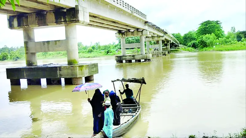 সেতু নয়, নৌকাই ভরসা সেতু নয়, নৌকাই ভরসা