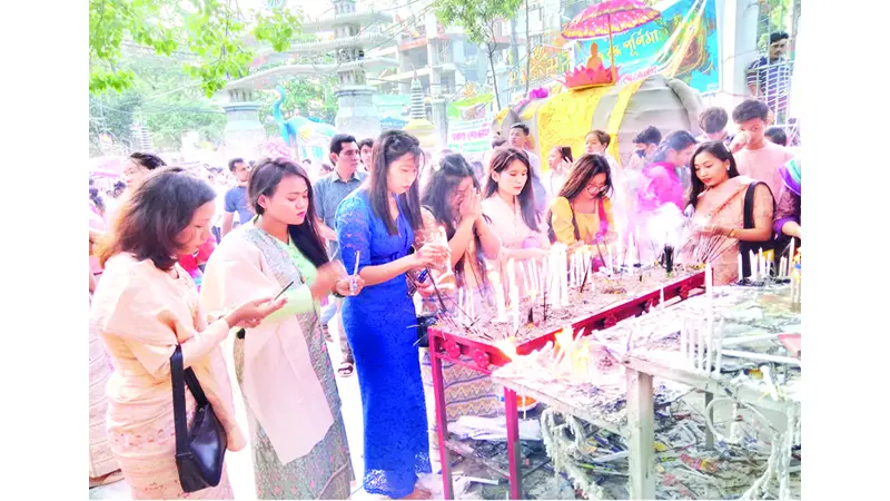 জাঁকজমক আয়োজনে বুদ্ধ পূর্ণিমা উদযাপন জাঁকজমক আয়োজনে বুদ্ধ পূর্ণিমা উদযাপন
