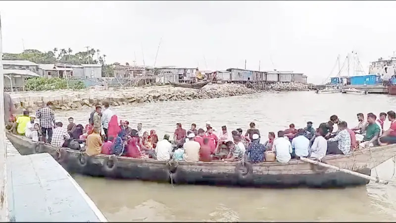 চলছে ফিটনেসবিহীন নৌযান চলছে ফিটনেসবিহীন নৌযান