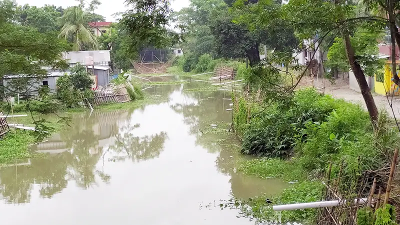 কেরানীগঞ্জে সরকারি খাল দখল করে বাড়ি নির্মাণ কেরানীগঞ্জে সরকারি খাল দখল করে বাড়ি নির্মাণ