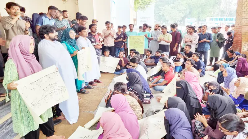 ভিসির আশ্বাসে স্থগিত রাবি আইন অনুষদের শিক্ষার্থীদের অনশন ভিসির আশ্বাসে স্থগিত রাবি আইন অনুষদের শিক্ষার্থীদের অনশন