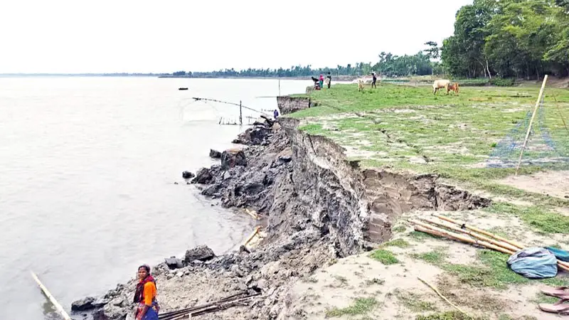 তিস্তা ও ব্রহ্মপুত্রের তীব্র ভাঙনে আতঙ্কে বাসিন্দারা