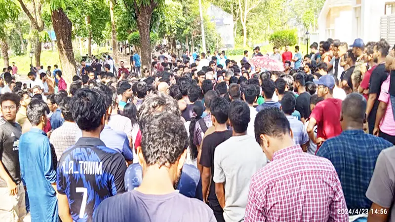 দুই শিক্ষার্থী নিহতের ঘটনায় চুয়েট উত্তাল দুই শিক্ষার্থী নিহতের ঘটনায় চুয়েট উত্তাল