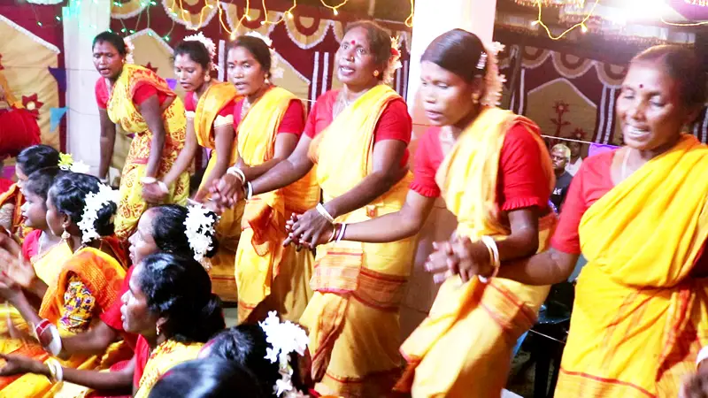 সমাজ-সংসারে শান্তি ও সমৃদ্ধি কামনায় কারাম উৎসব সমাজ-সংসারে শান্তি ও সমৃদ্ধি কামনায় কারাম উৎসব