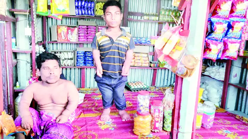 ৪২ ইঞ্চি প্রতিবন্ধীর মানবেতর জীবন ৪২ ইঞ্চি প্রতিবন্ধীর মানবেতর জীবন