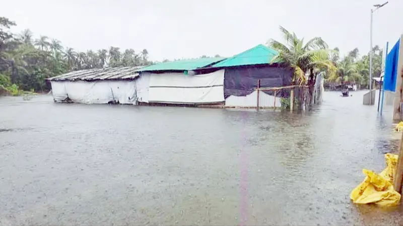 টানা বৃষ্টিতে সেন্টমার্টিনে ৪টি গ্রামের মানুষ পানিবন্দি টানা বৃষ্টিতে সেন্টমার্টিনে ৪টি গ্রামের মানুষ পানিবন্দি