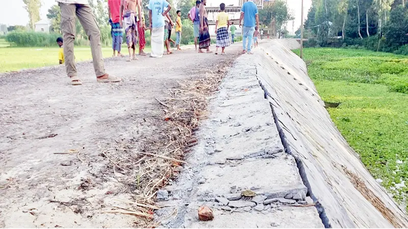 শাহজাদপুরে সড়ক নির্মাণে অনিয়মের অভিযোগ শাহজাদপুরে সড়ক নির্মাণে অনিয়মের অভিযোগ