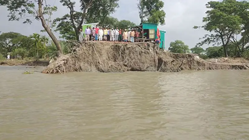 নোয়াখালীতে নদী ভাঙ্গনে নিঃস্ব হাজার পরিবার নোয়াখালীতে নদী ভাঙ্গনে নিঃস্ব হাজার পরিবার