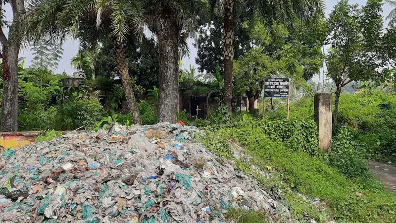নওয়াপাড়া পৌরসভার বর্জ্য ব্যবস্থা নাজুক, যত্রতত্র ময়লার ভাগাড়,পরিবেশ বিপর্যস্ত,জনজীবন অতীষ্ঠ নওয়াপাড়া পৌরসভার বর্জ্য ব্যবস্থা নাজুক, যত্রতত্র ময়লার ভাগাড়,পরিবেশ বিপর্যস্ত,জনজীবন অতীষ্ঠ