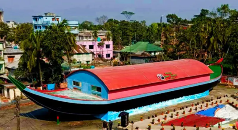 দলীয় নাম দেওয়ায় ভাঙা হলো শত নৌকার জাদুঘর দলীয় নাম দেওয়ায় ভাঙা হলো শত নৌকার জাদুঘর