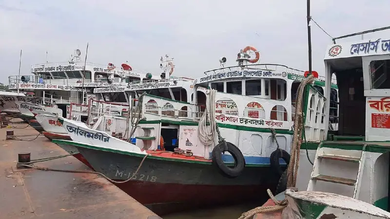 উপকূলীয় অঞ্চলে নৌযান চলাচল বন্ধ উপকূলীয় অঞ্চলে নৌযান চলাচল বন্ধ