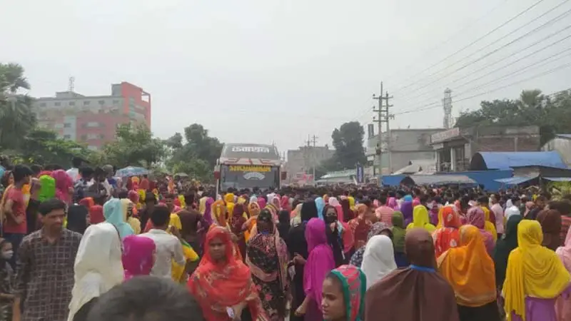 শ্রমিকদের ঢাকা-ময়মনসিংহ মহাসড়ক অবরোধ